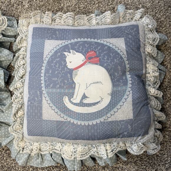 Vintage Set of 2 Cat Pillows w/Lace Country Blue Ruffle Trim Handmade - Picture 3 of 6